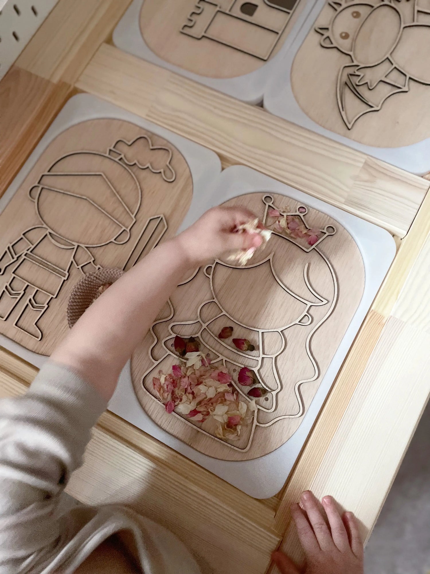 Tündérmese foglalkoztató tábla szett Borbolya