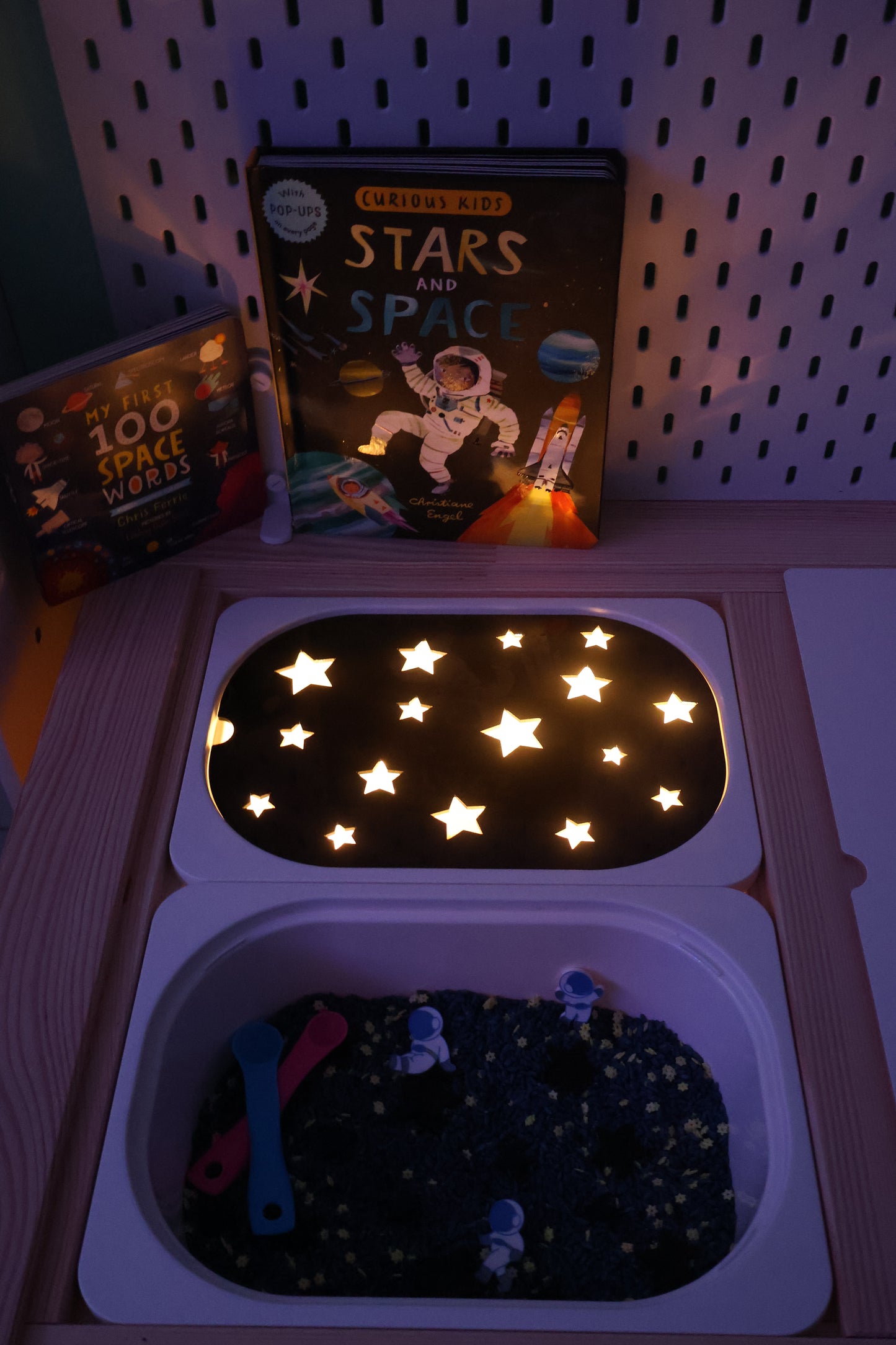 Világűr fényei - nyílt végű foglalkoztató tábla