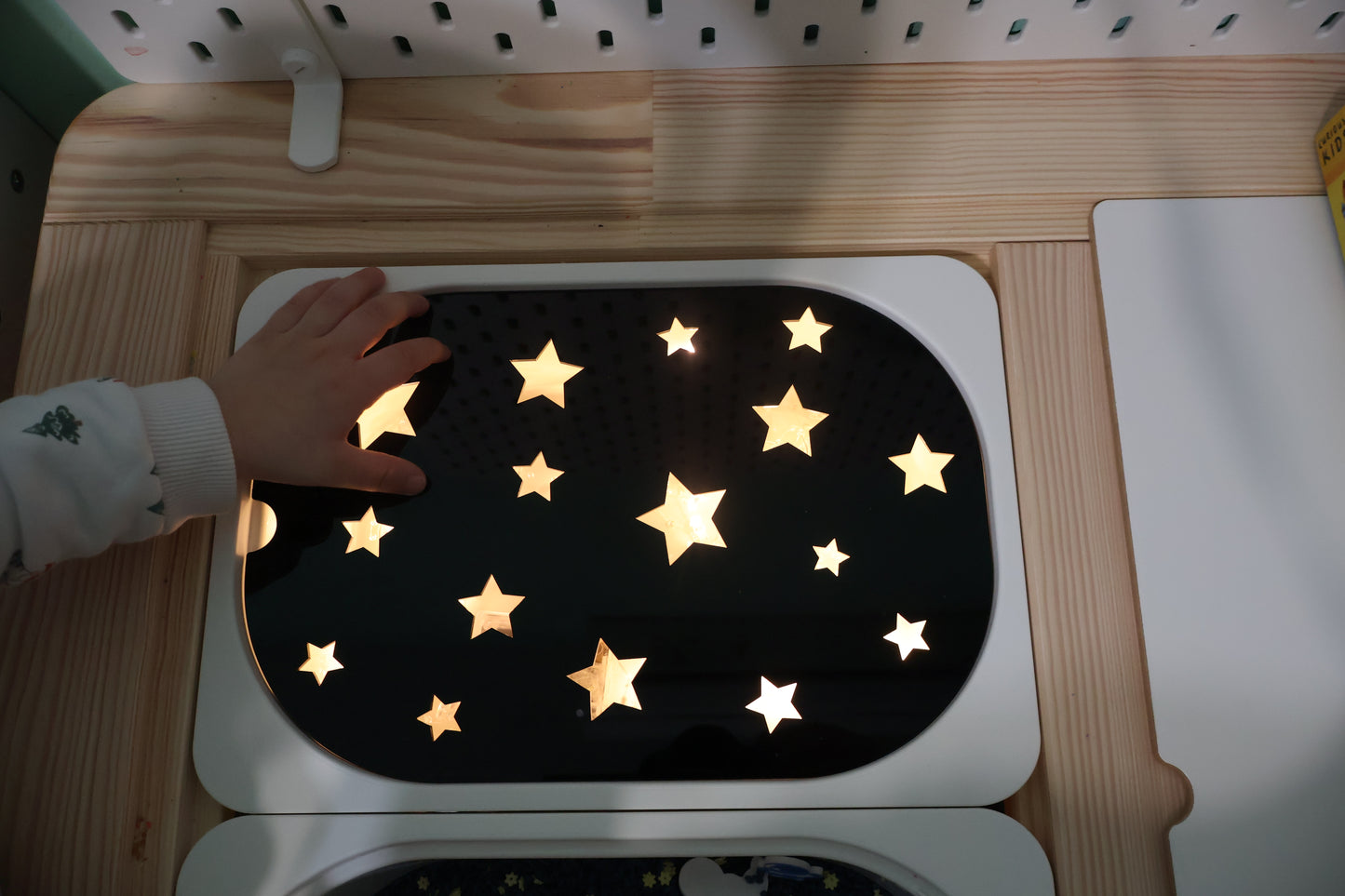 Világűr fényei - nyílt végű foglalkoztató tábla