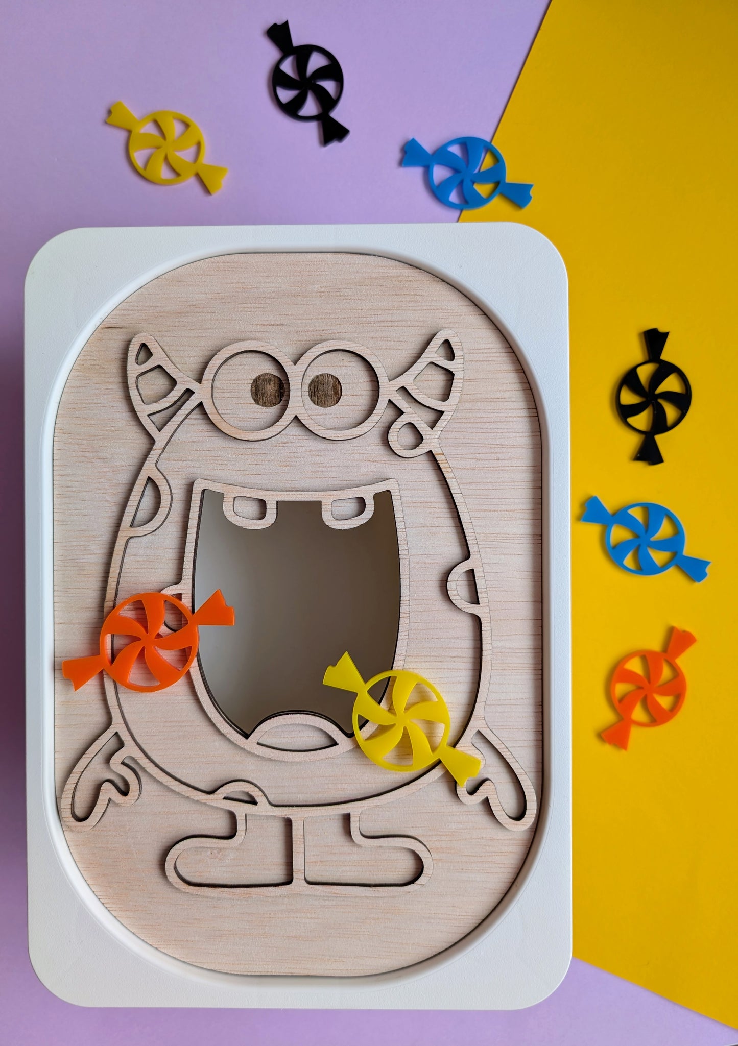 Foglalkoztató és fejlesztő tábla - Éhes szörnyecske