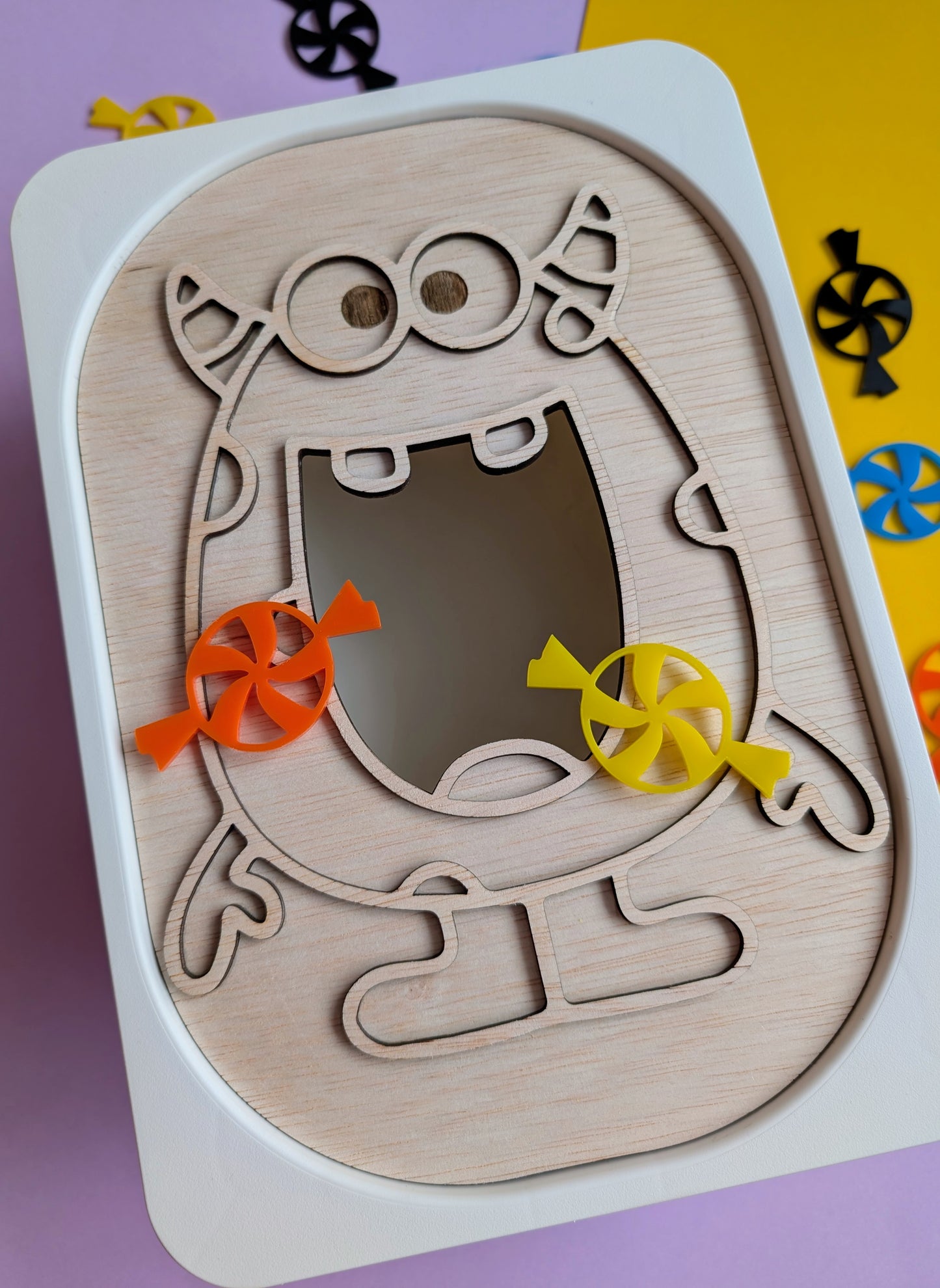 Foglalkoztató és fejlesztő tábla - Éhes szörnyecske