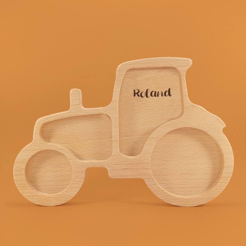 Tractor shaped wooden plate to BLW feeding