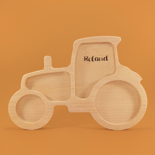 Tractor shaped wooden plate to BLW feeding